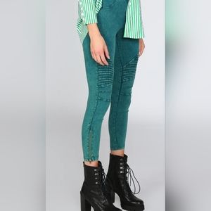 Beulah Style Dark Green PocketLess Jeggings with Ankle Zips NWT
